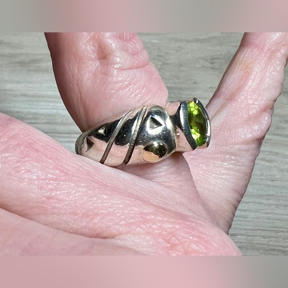 Vintage Designer John Atencio Sterling Silver & 18K Gold Peridot Ring, Size 6 - Picture 10 of 11